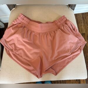LULULEMON Hotty Hot Low Rise Short 2.5"
Pink